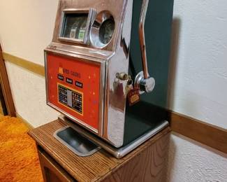 VINTAGE MILLS SLOT MACHINE