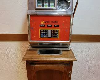 WORKING VINTAGE MILLS 25 CENT SLOT MACHINE FOR MAPES CASINO, RENO