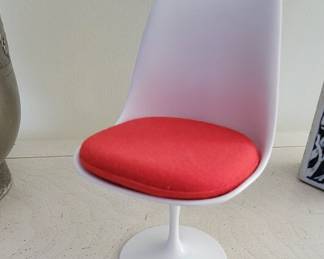 MINIATURE KNOLL CHAIR BY VITRA