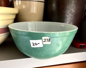 #278 kitchen 9 inch green Pyrex bowl $20.00