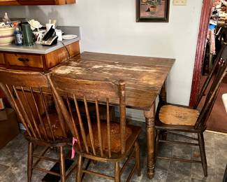 #5 table kit drop side as is finish table with 4 chairs as is seat 22-42x39x29 $75.00