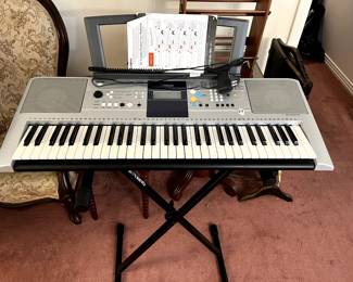 #69 Yamaha keyboard TSRE323 $60.00