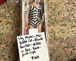 #200 1961 Vintage Bubble Cut Blond Barbie #850, rare pink lips NRFB $200.00