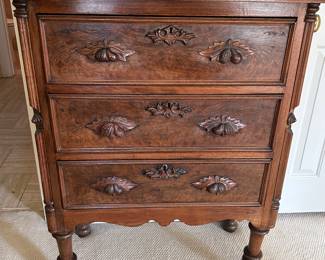 Lot #26 - 395 - 3 Drawer chest on legs with veneer drawer fronts and carved handles. 41"Hx31"Wx16"D
