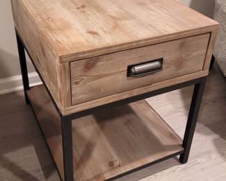 Hammary Parsons end table 20"x26" - reduced to $100