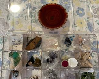 FTM084 Collection Of Rock Specimens & Arrowheads 