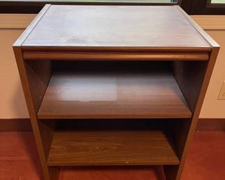 FTM033 Small Shelf On Wheels