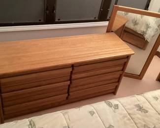 FTM202 Wooden Dresser With Matching Mirror