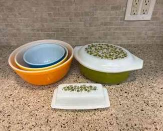 FTM030- Vintage Pyrex Bowls