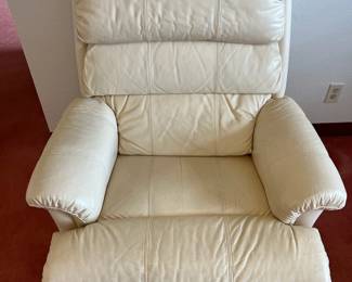FTM009- La-ZBoy Leather Recliner 
