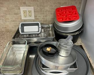 FTM013- Assorted Baking Trays & Sheets