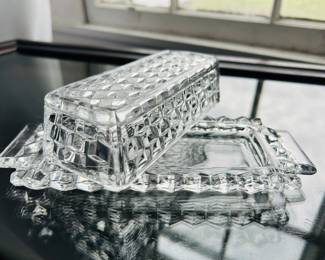 $18 ~ VTG FOSTORIA AMERICAN CLEAR GLASS COVERED BUTTER DISH, EUC. Approximate measurements are 7.5"l x 3"w x 2.5"h. (To purchase or inquire about this item, please text 470.370.0348.)