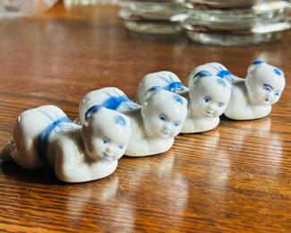 $30 ~ SET 4 CHINESE BLUE & WHITE PORCELAIN CHOPSTICK HOLDER/REST, EUC.  Approximate measurements are 2.5"L. (To purchase or inquire about this item, please text 470.370.0348.)