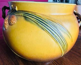 $130 ~ LARGE ROSEVILLE POTTERY 1940s BROWN PINECONE JARDINIERE PLANTER, EUC. (To purchase or inquire about this item, please text 470.370.0348.)