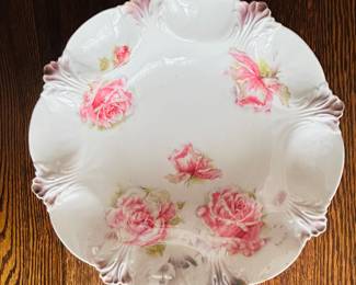 $20 ~ VTG R S PRUSSIA FLORAL PORCELAIN BOWL WITH ROSES. VGUC, Measurers 10.5round x 3deep. (To purchase or inquire about this item, please text 470.370.0348.)