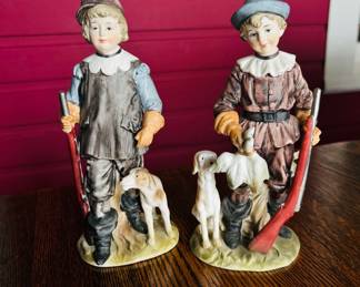 $24 ~ PAIR, VTG FIGURINES, HUNTERS, EUC. Each measure approximately 7.5" high. (To purchase or inquire about this item, please text 470.370.0348.)