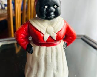$60 - VTG CAST IRON AUNT JAMIMA COIN BANK, great condition! Measures approximately 7"h 5"w 3"d. (To purchase or inquire about this item, please text 470.370.0348.)