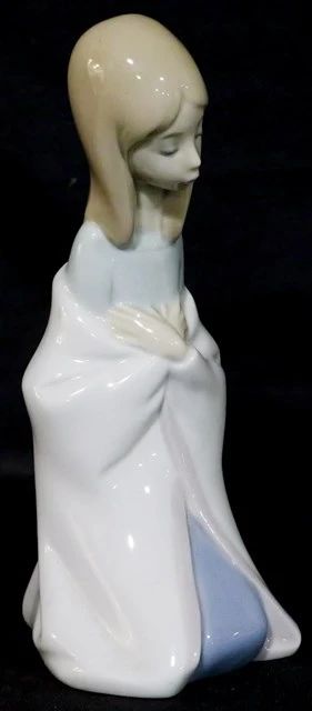 3960 - Lladro girl figurine
