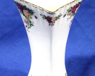 7774 - Royal Albert "Old Country Roses" Vase 9.5" Tall
