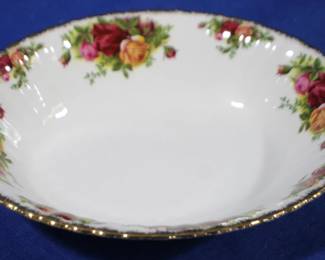 7782 - Royal Albert "Old Country Roses" Oval Bowl 7.5" x 9"

