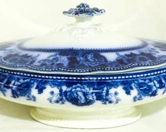 3962 - English flow blue covered dish 6 x 12 x 8
