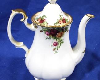 7772 - Royal Albert "Old Country Roses" Coffee Pot 9" x 10"
