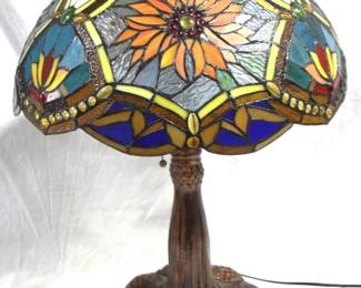 7112 - Stained Glass Lamp 30" Tall Flower
