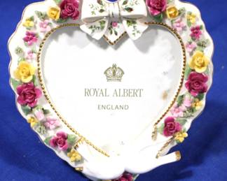 7779 - Royal Albert "Old Country Roses" Frame 8" x 8"
