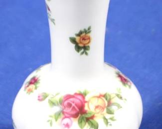 7769 - Royal Albert "Old Country Roses" Vase 6" Tall
