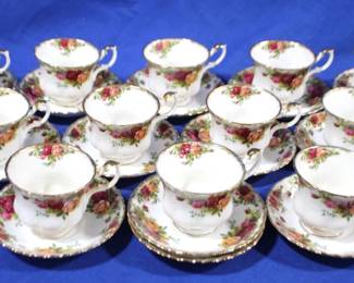 7778 - Royal Albert "Old Country Roses" Cup & Saucer 25 Pcs

