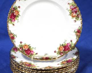 7777 - Royal Albert "Old Country Roses" Plates 12 Pc
