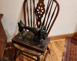 Vintage Windsor Spindle Back Chair with Wheel Slat Design