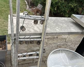 Round rung wood ladders