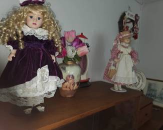 Collection dolls.