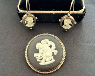 Beautiful Vintage Earrings And Brooch Made By Wedgwood England