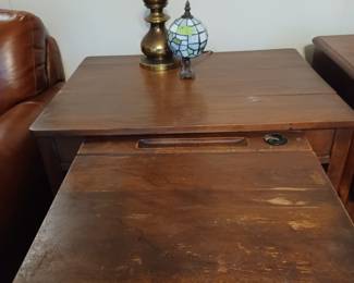 Side table pulls out to a desk 