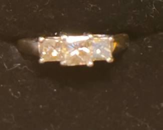Gorgeous 14K White Gold Diamond ring with approximately .75ct tw Diamonds 