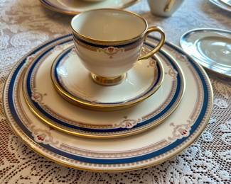 Service for 8
Lenox Buchanan Brand New!