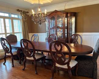 *	#34	American Drew dining table with 2 leaves and 8 chairs 94"-148"x50x30"	 SOLD			