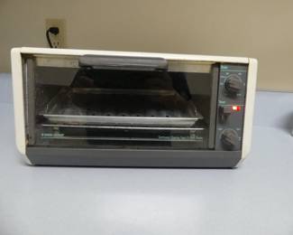 Black & Decker Continuous Cleaning Toaster Oven/Broiler - 15" x 8" x 7½"