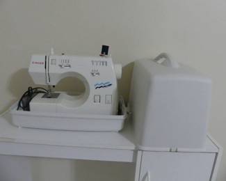 Singer Model 30215 Sewing Machine in Case