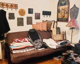 Guest bedroom - Folding Couch Bed, Blankets old Mexican Blankets, Quilt tops, 