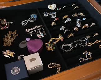 Miscellaneous jewelry mostly costume