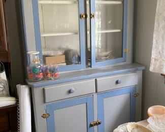 Early 1900s display/dining hutch