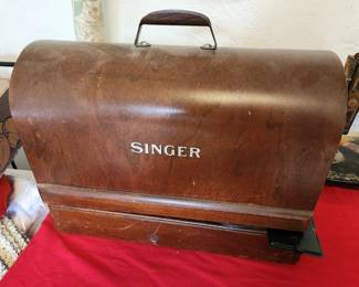 Antique Singer Sewing Machine in Case