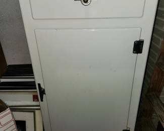 1930's Vintage Westinghouse Refrigerator - It works