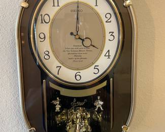 Seiko Melodies in Motion Wall Clock Retired. Works great plays7 different melodies.  $100.00