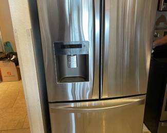 Kenmore Elite French Door Refrigerator and freezer.         Serial # 309TR3U343 