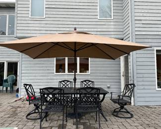 Expanding Outdoor Table with  6 chairs