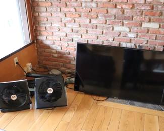 Samsung TV and fans